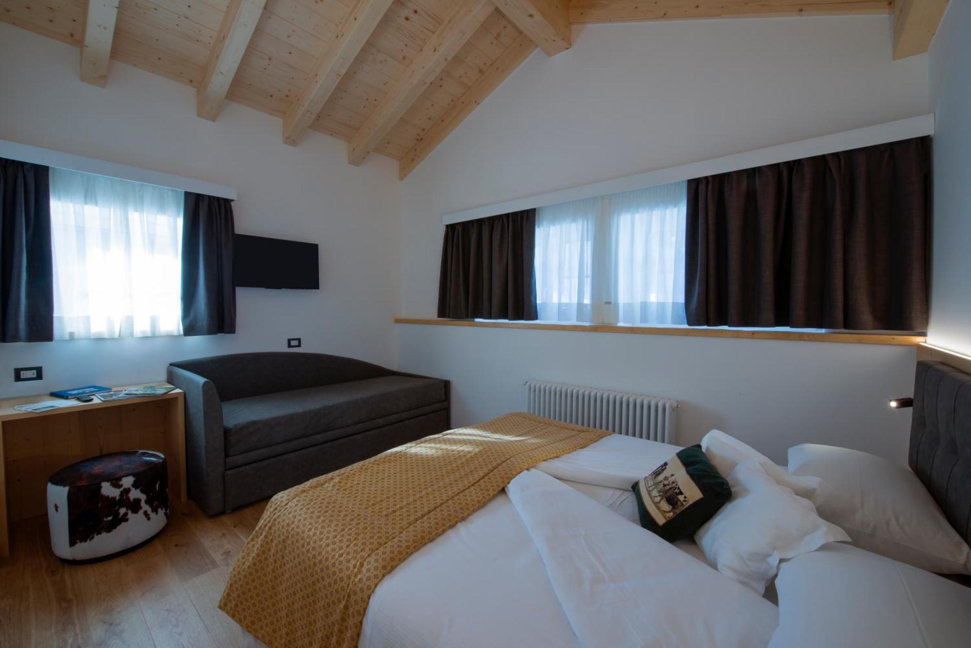 Hotel La Meridiana Мадезимо Екстериор снимка