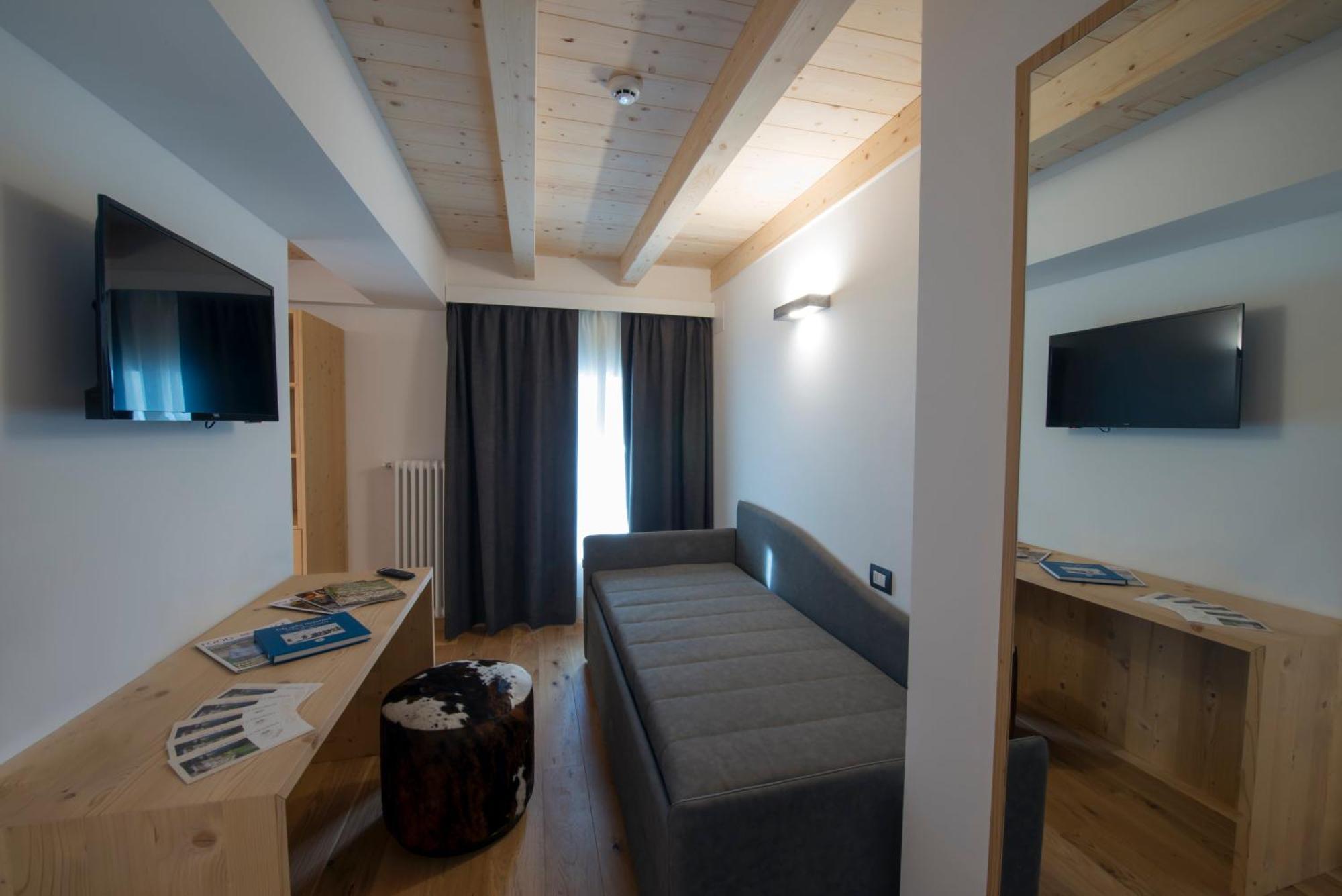 Hotel La Meridiana Мадезимо Екстериор снимка